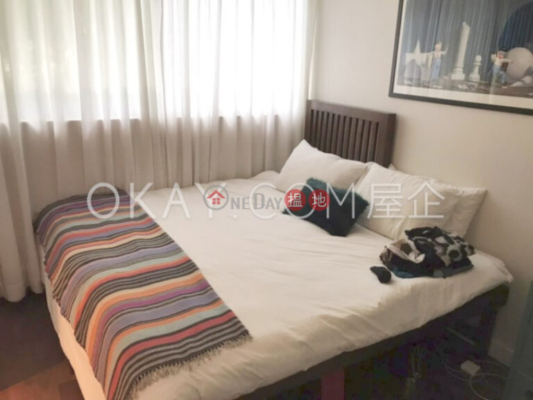 Lovely penthouse with rooftop & parking | For Sale