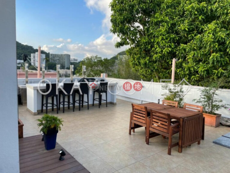 Lovely penthouse with rooftop & parking | For Sale