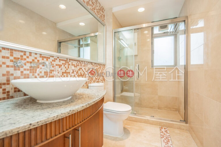 Stylish 4 bedroom with sea views, balcony | Rental