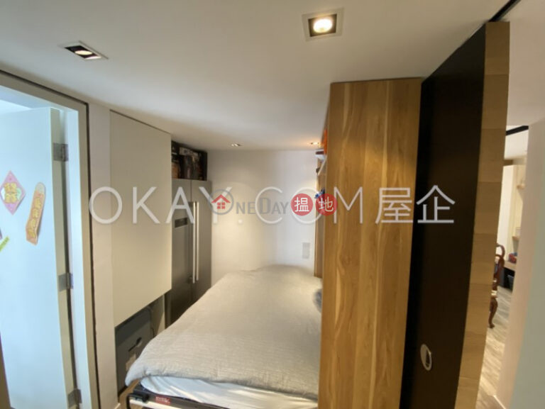 Popular 2 bedroom with parking | For Sale