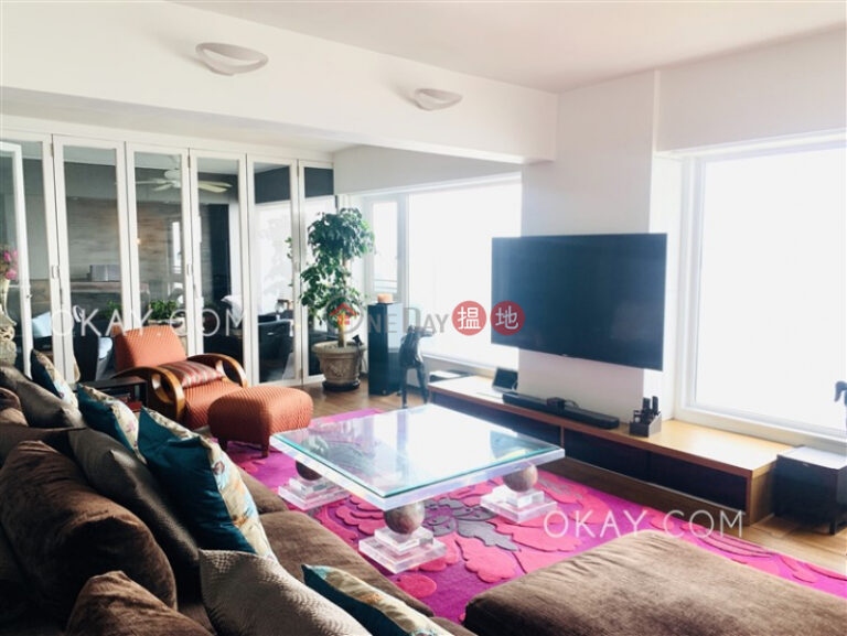Exquisite 2 bedroom with balcony & parking | Rental