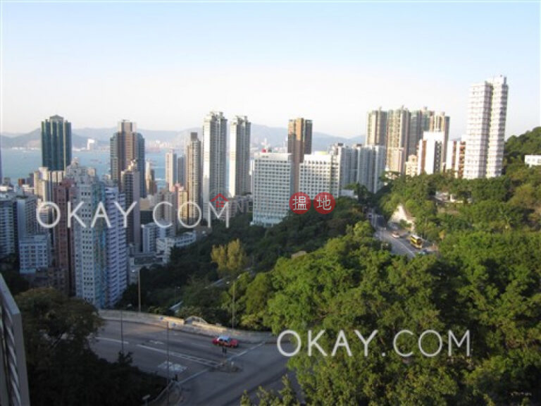 Elegant 3 bedroom with parking | For Sale