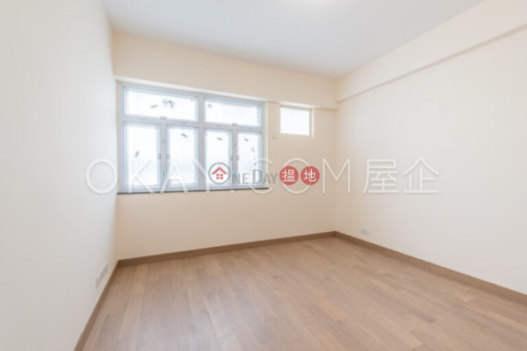 Stylish 3 bedroom with balcony & parking | Rental