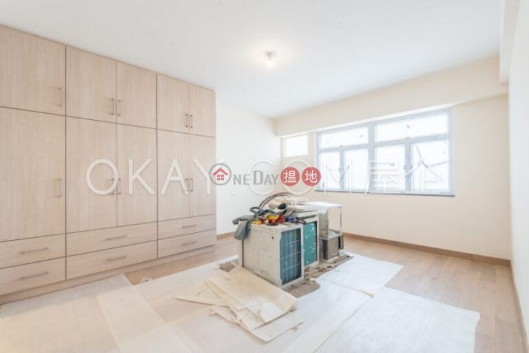 Stylish 3 bedroom with balcony & parking | Rental