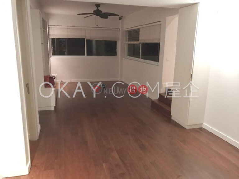 Lovely penthouse with rooftop & parking | For Sale