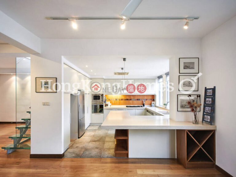 3 Bedroom Family Unit for Rent at Bisney Villas