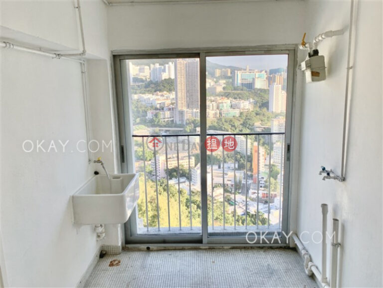 Efficient 3 bed on high floor with sea views & balcony | Rental
