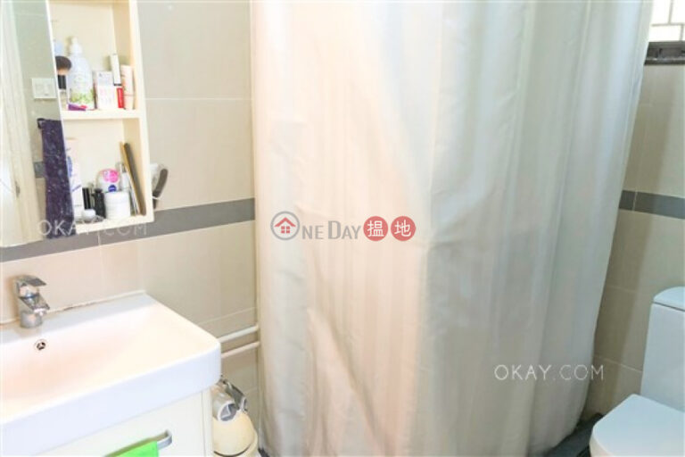 Luxurious penthouse with balcony & parking | For Sale