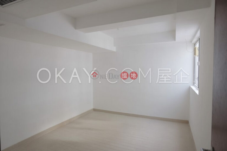 Elegant 2 bedroom on high floor with terrace & balcony | Rental