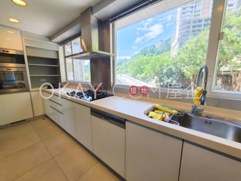 Beautiful 3 bedroom with balcony | For Sale