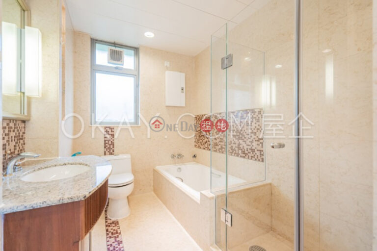 Stylish 4 bedroom with sea views, balcony | Rental