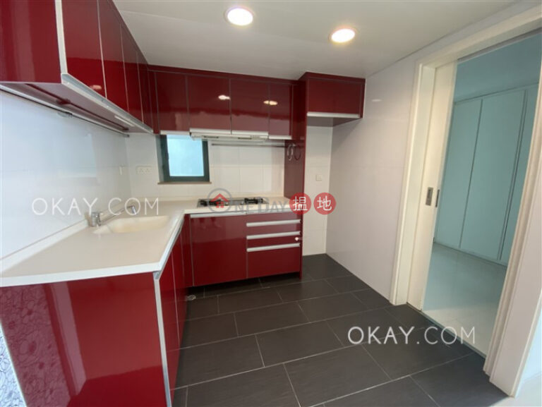 Lovely 1 bedroom with balcony | For Sale