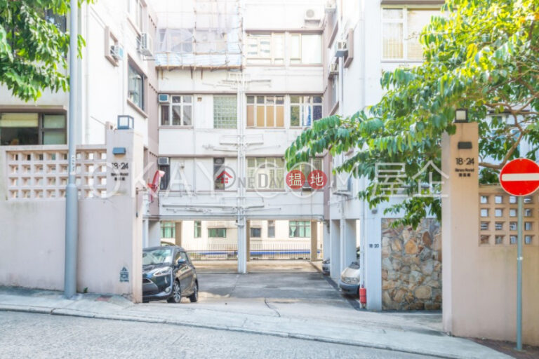 Lovely penthouse with rooftop & parking | For Sale