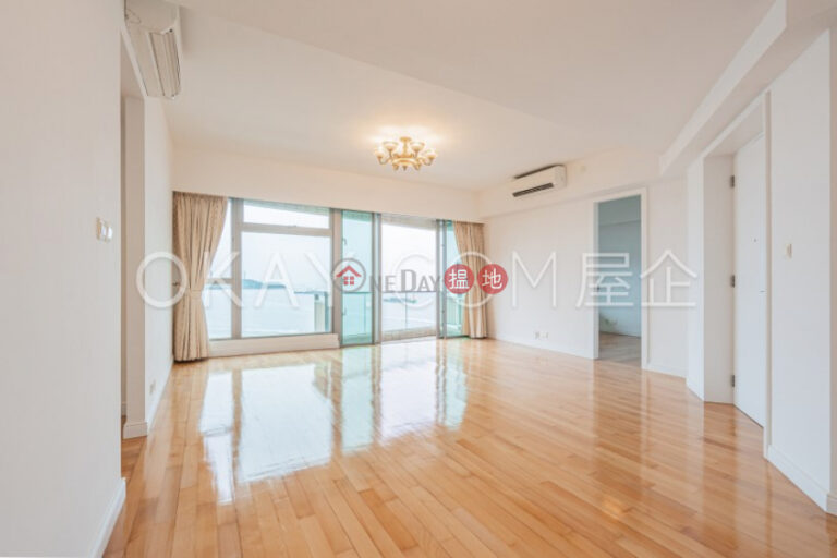 Stylish 4 bedroom with sea views, balcony | Rental