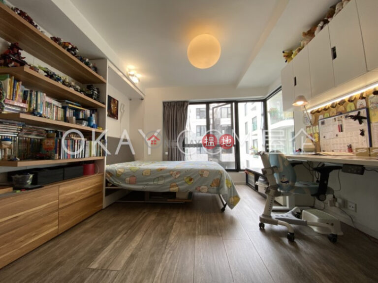 Popular 2 bedroom with parking | For Sale