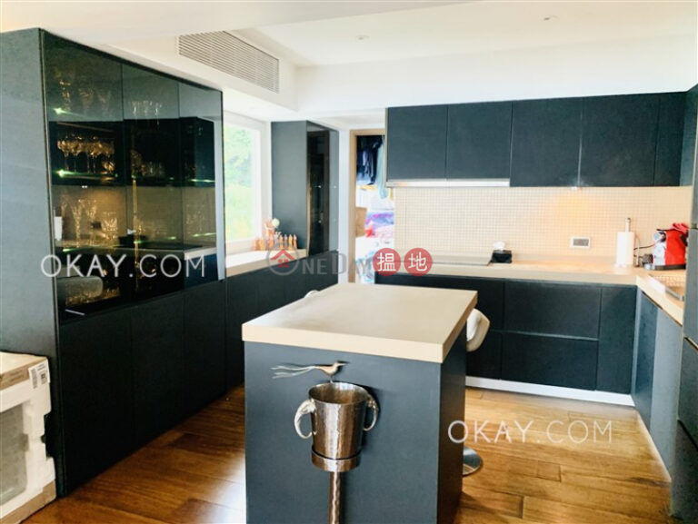 Exquisite 2 bedroom with balcony & parking | Rental