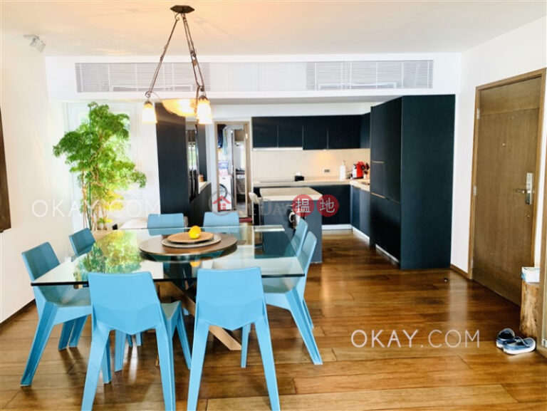 Exquisite 2 bedroom with balcony & parking | Rental