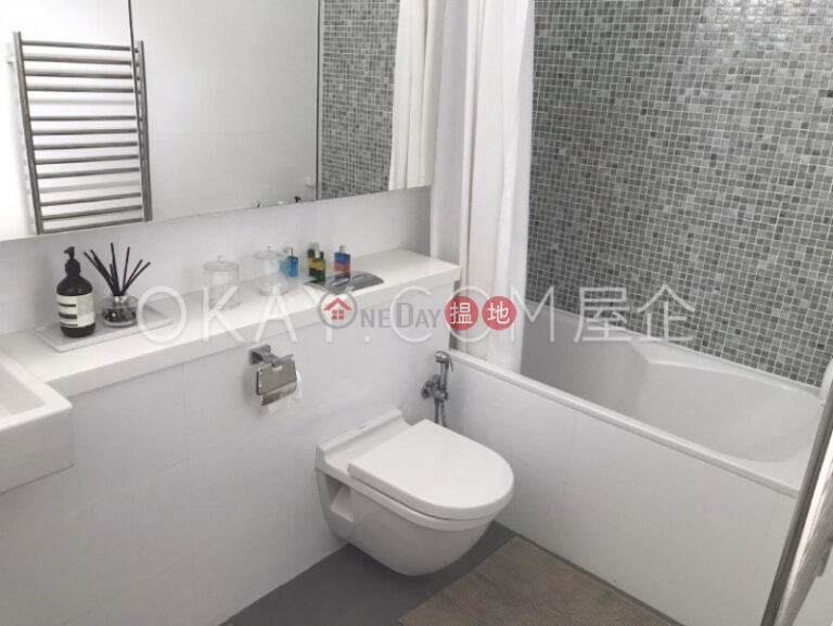 Lovely penthouse with rooftop & parking | For Sale