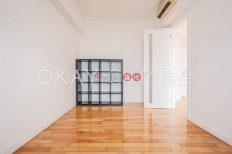 Stylish 4 bedroom with sea views, balcony | Rental