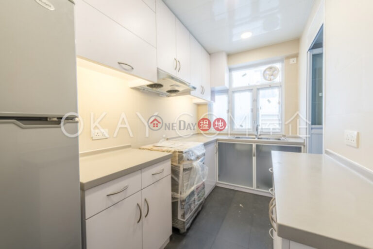 Stylish 3 bedroom with balcony & parking | Rental