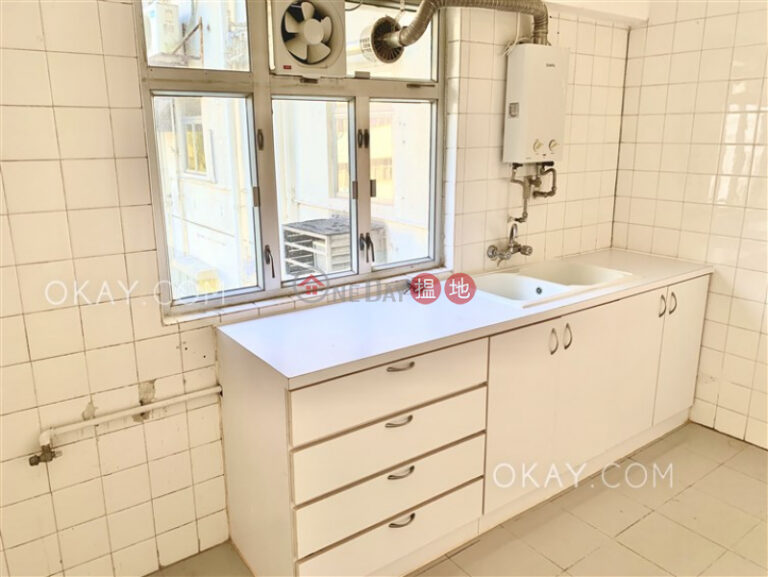 Efficient 3 bedroom with sea views, balcony | Rental