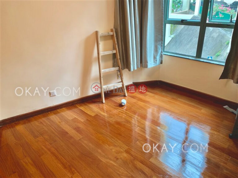 Tasteful 3 bedroom with parking | Rental