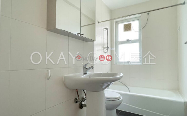 Efficient 4 bedroom with sea views, balcony | Rental