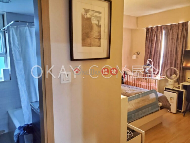 Charming 3 bedroom with sea views & rooftop | For Sale