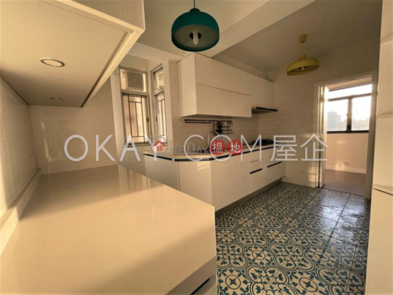 Popular 2 bedroom with parking | Rental