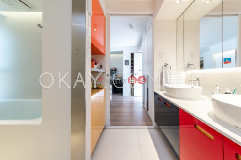 Stylish 3 bed on high floor with sea views & rooftop | For Sale