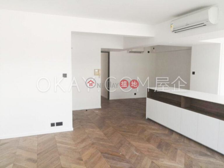 Lovely 2 bedroom with parking | For Sale