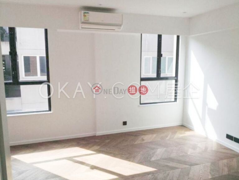 Lovely 2 bedroom with parking | For Sale