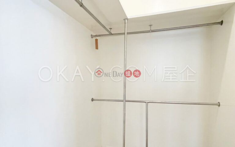 Efficient 4 bedroom with sea views, balcony | Rental