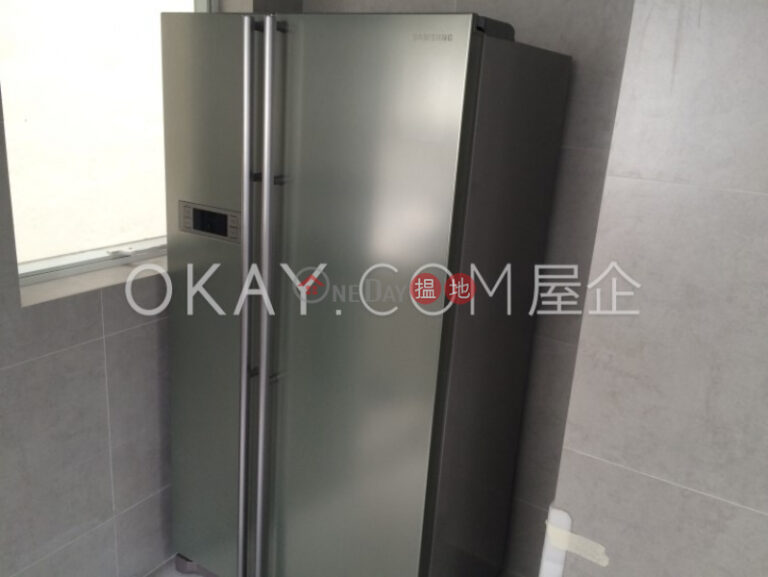 Efficient 3 bed on high floor with balcony & parking | Rental