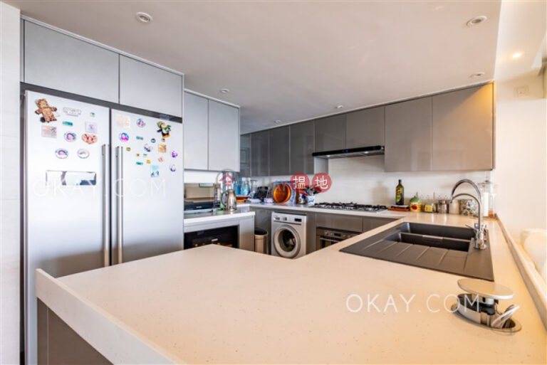 Unique 3 bedroom on high floor with sea views & balcony | For Sale