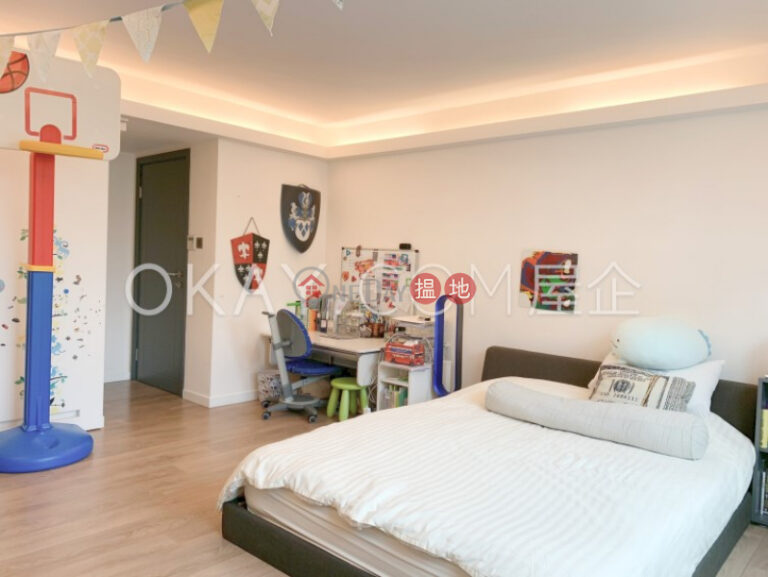 Lovely 4 bedroom with sea views, rooftop & balcony | For Sale