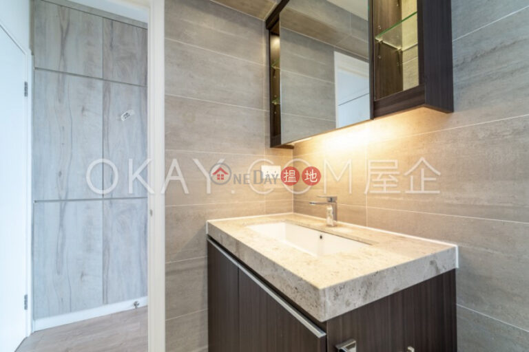 Luxurious 2 bed on high floor with balcony & parking | Rental