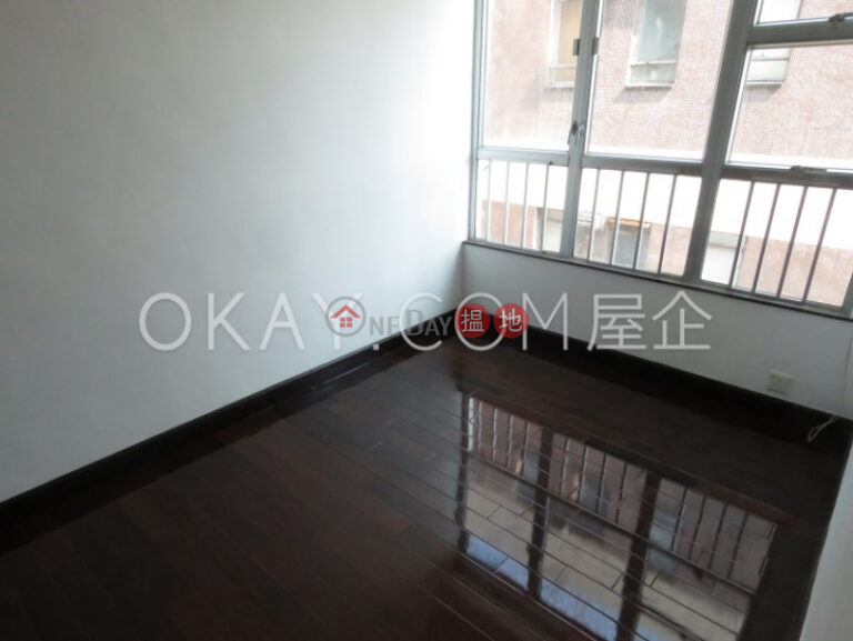 Popular 3 bedroom on high floor with balcony & parking | Rental
