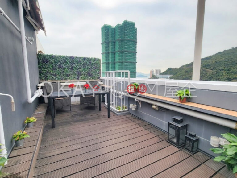 Rare penthouse with rooftop | For Sale