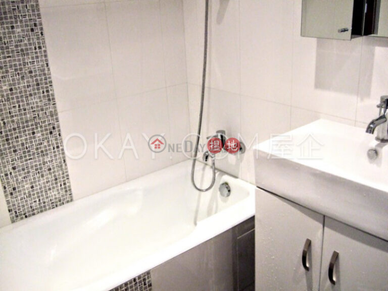 Elegant 2 bedroom with parking | Rental