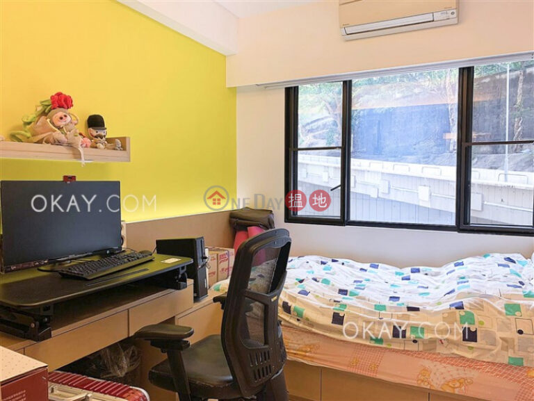 Nicely kept 3 bedroom with balcony | For Sale