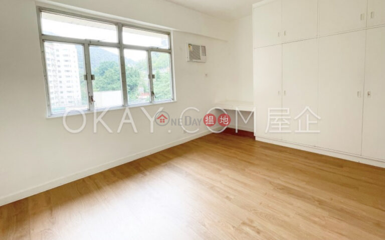 Efficient 4 bedroom with sea views, balcony | Rental