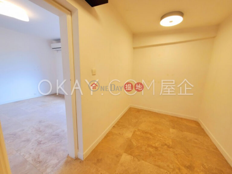 Efficient 4 bedroom with balcony & parking | Rental