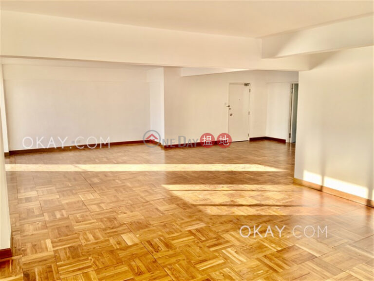 Efficient 3 bedroom with sea views, balcony | Rental