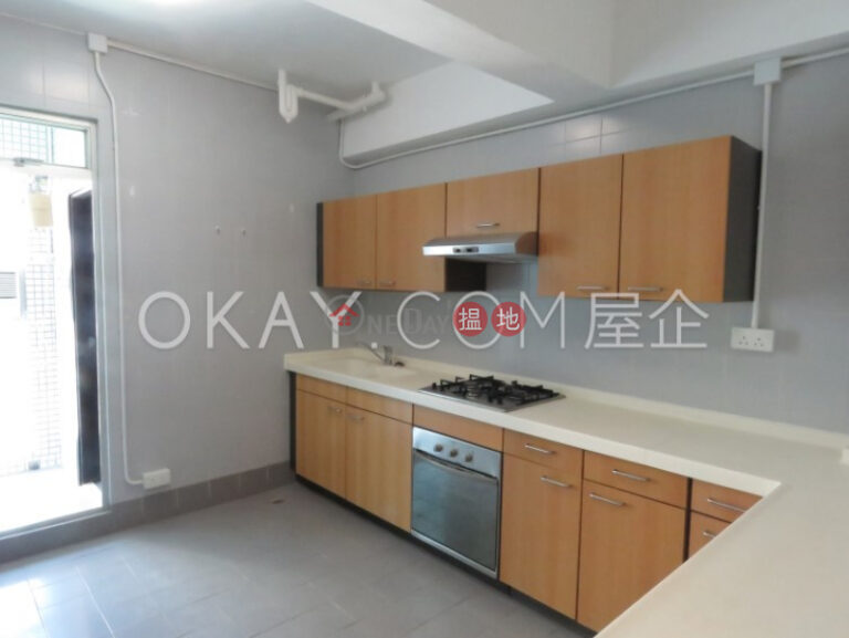 Popular 3 bedroom on high floor with balcony & parking | Rental