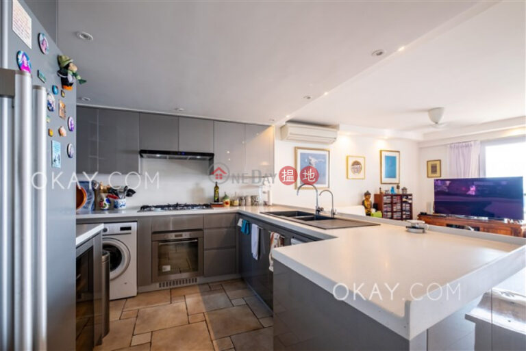 Unique 3 bedroom on high floor with sea views & balcony | Rental