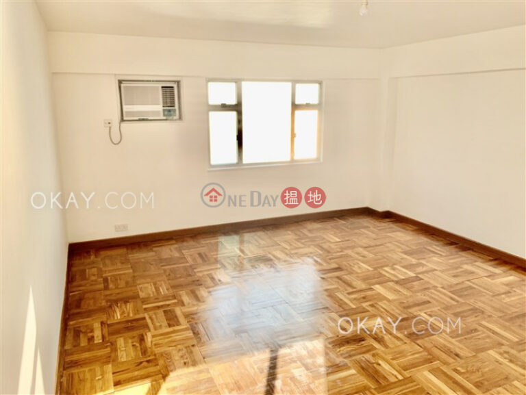 Efficient 3 bedroom with sea views, balcony | Rental