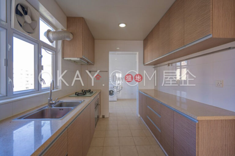 Efficient 4 bed on high floor with balcony & parking | Rental