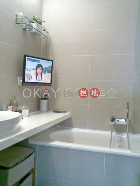 Unique 3 bedroom on high floor with balcony & parking | Rental