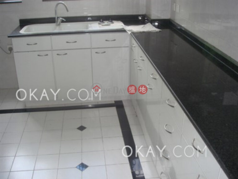 Efficient 3 bedroom with sea views, balcony | Rental